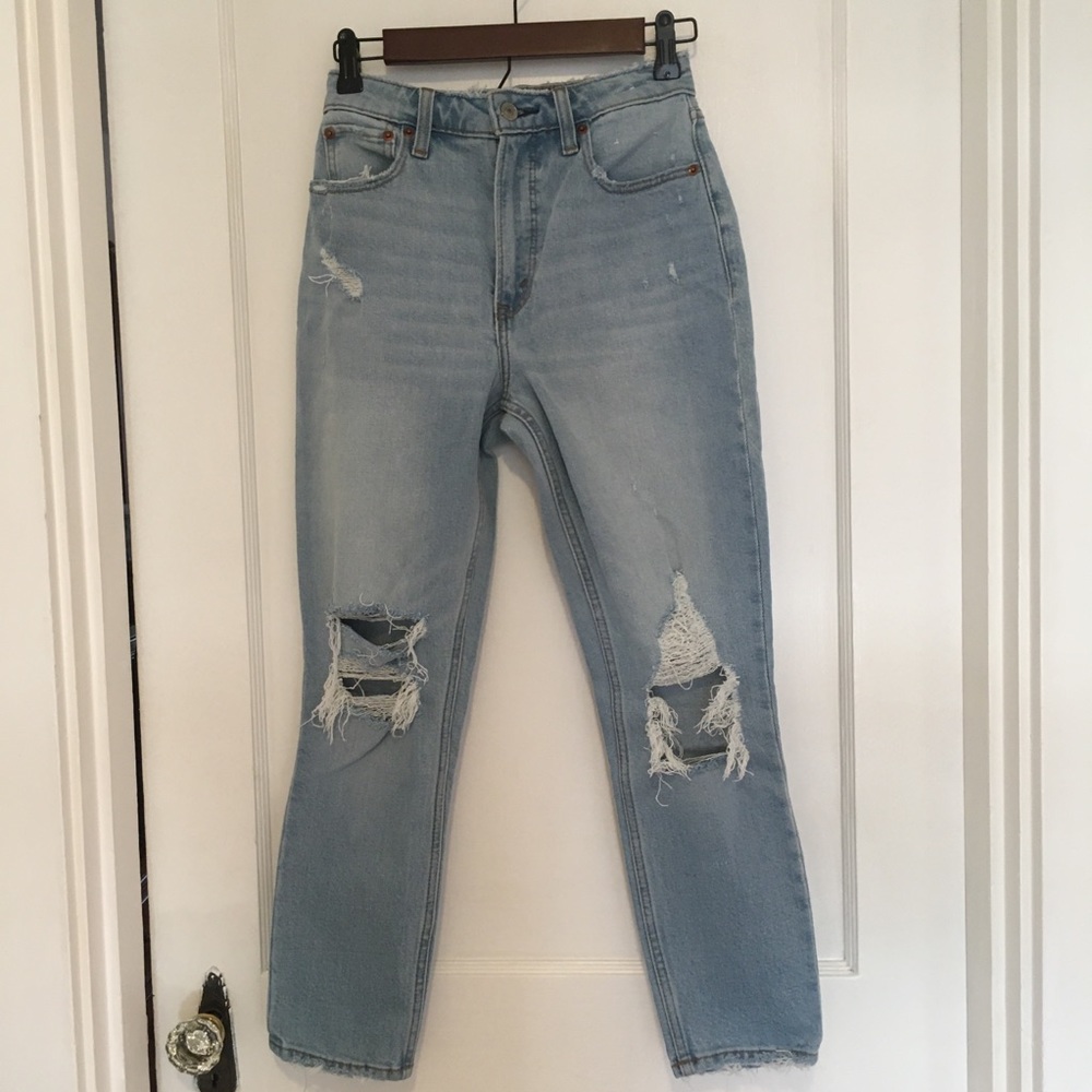 Abercrombie & Fitch distressed denim. Size 25/0S.